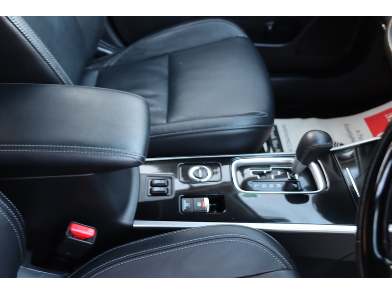 Mitsubishi 2.0 MIVEC 4 SUV 5DR PETROL CVT 4WD AUTO 7 SEATER HEATED SEATS SATNAV BLUETOOTH DAB RADIO APPLE CARPLAY REAR & 360 CAMERA 2 OWNERS ONLY 50000 MILES FSH 72-74 Mitcham Road