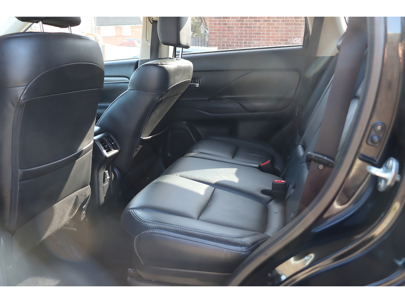 Mitsubishi 2.0 MIVEC 4 SUV 5DR PETROL CVT 4WD AUTO 7 SEATER HEATED SEATS SATNAV BLUETOOTH DAB RADIO APPLE CARPLAY REAR & 360 CAMERA 2 OWNERS ONLY 50000 MILES FSH 72-74 Mitcham Road