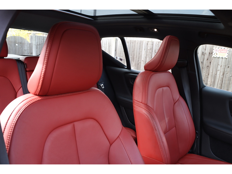 Volvo 2.0 B4 MHEV Inscription SUV 5dr Petrol Hybrid Auto Euro 6 (s/s) (197 ps) 72-74 Mitcham Road