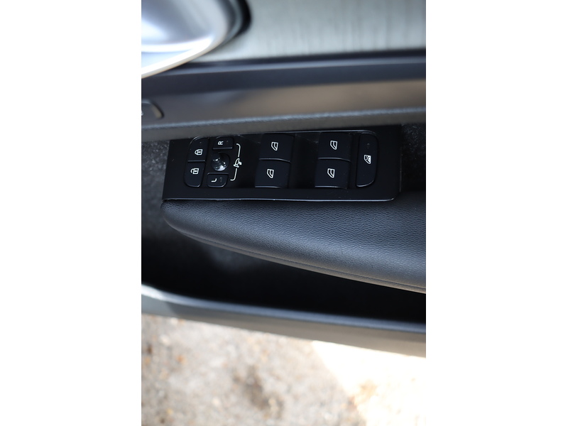 Volvo 2.0 B4 MHEV Inscription SUV 5dr Petrol Hybrid Auto Euro 6 (s/s) (197 ps) 72-74 Mitcham Road