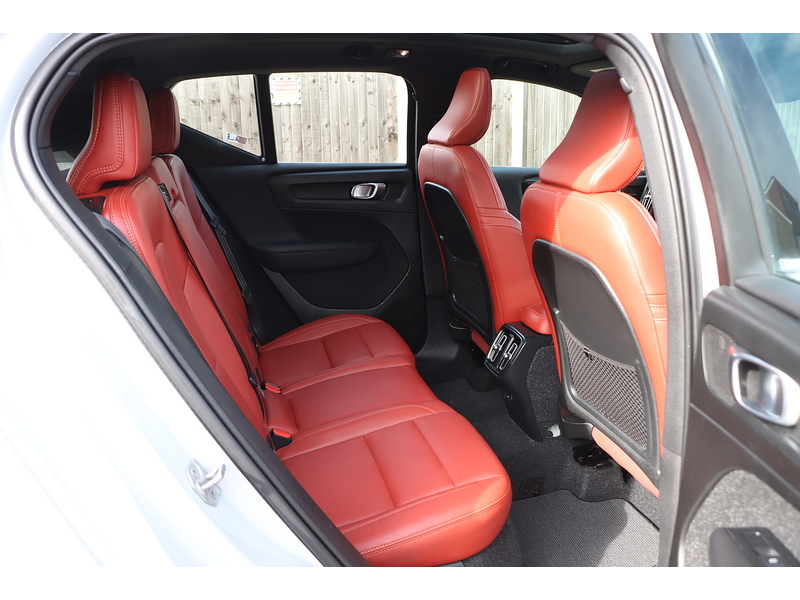 Volvo 2.0 B4 MHEV Inscription SUV 5dr Petrol Hybrid Auto Euro 6 (s/s) (197 ps) 72-74 Mitcham Road