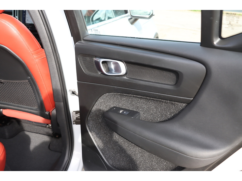 Volvo 2.0 B4 MHEV Inscription SUV 5dr Petrol Hybrid Auto Euro 6 (s/s) (197 ps) 72-74 Mitcham Road