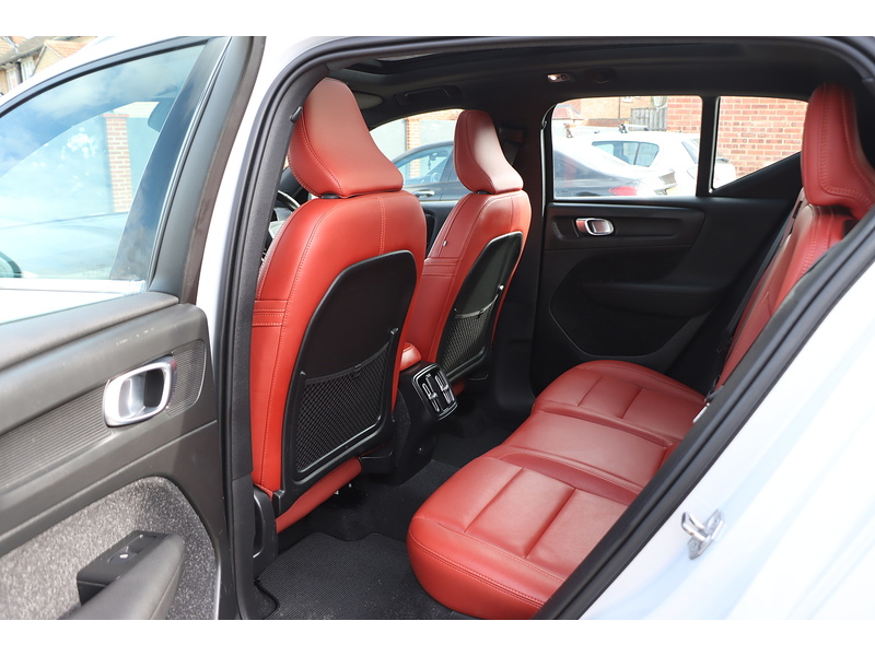 Volvo 2.0 B4 MHEV Inscription SUV 5dr Petrol Hybrid Auto Euro 6 (s/s) (197 ps) 72-74 Mitcham Road