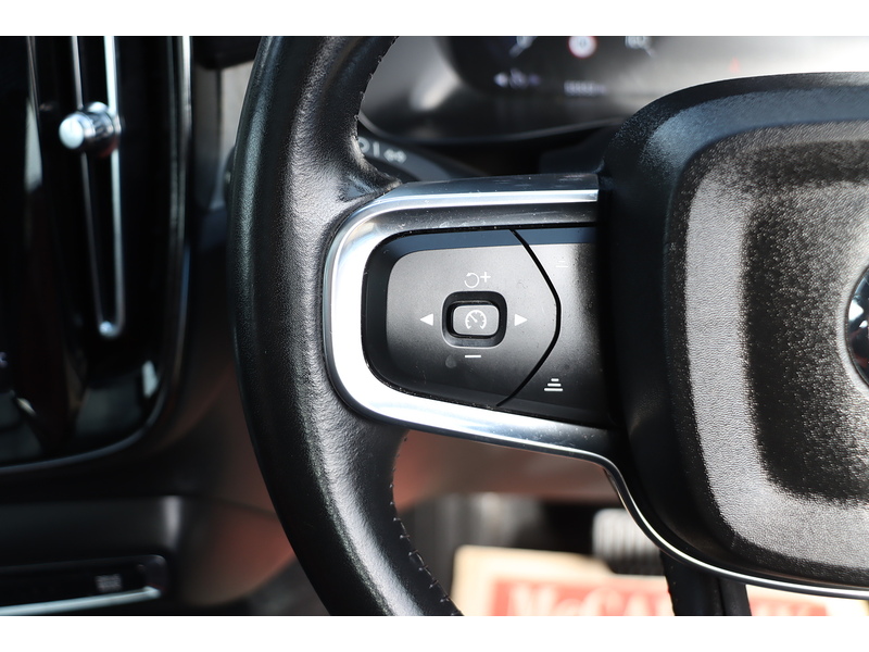 Volvo 2.0 B4 MHEV Inscription SUV 5dr Petrol Hybrid Auto Euro 6 (s/s) (197 ps) 72-74 Mitcham Road