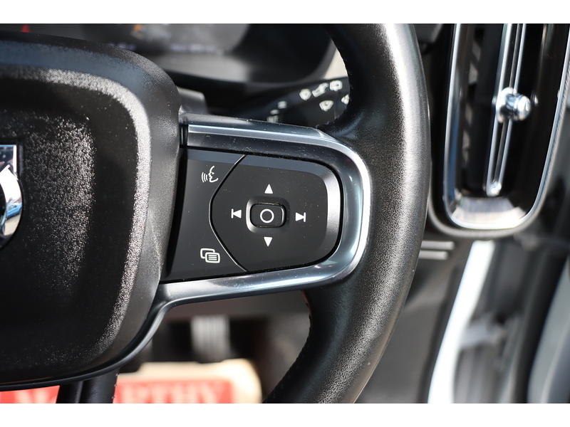 Volvo 2.0 B4 MHEV Inscription SUV 5dr Petrol Hybrid Auto Euro 6 (s/s) (197 ps) 72-74 Mitcham Road