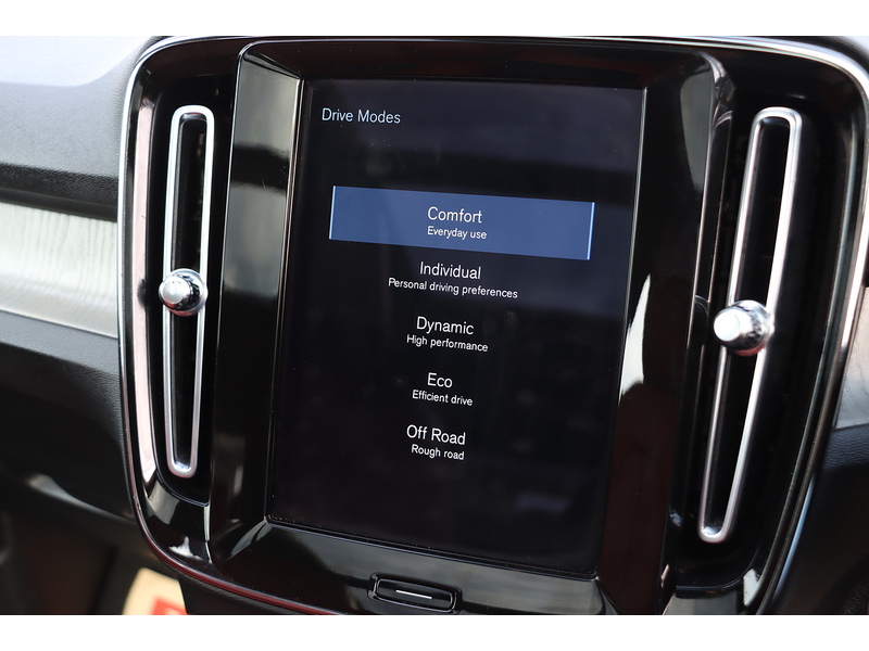 Volvo 2.0 B4 MHEV Inscription SUV 5dr Petrol Hybrid Auto Euro 6 (s/s) (197 ps) 72-74 Mitcham Road