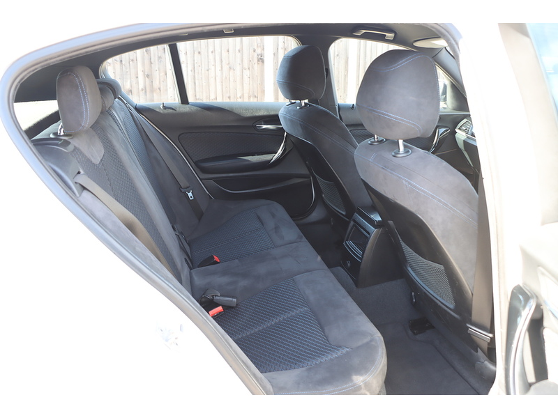 BMW 118I 1.5 M SPORT HATCHBACK 5DR PETROL MANUAL SAT NAV BLUETOOTH DAB STEREO APPLE CARPLAY SAME OWNER FOR LAST 6 YEARS ONLY 61000 MILES SH NO ULEZ CHARGE 72-74 Mitcham Road