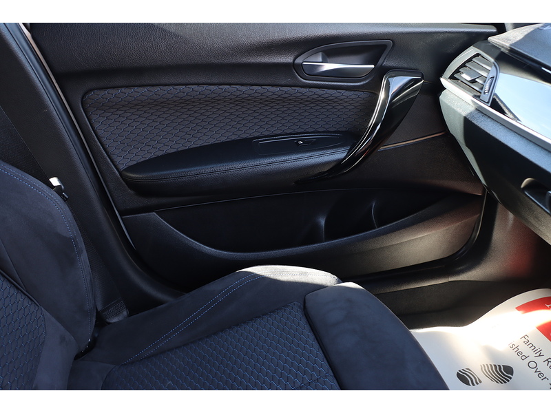 BMW 118I 1.5 M SPORT HATCHBACK 5DR PETROL MANUAL SAT NAV BLUETOOTH DAB STEREO APPLE CARPLAY SAME OWNER FOR LAST 6 YEARS ONLY 61000 MILES SH NO ULEZ CHARGE 72-74 Mitcham Road