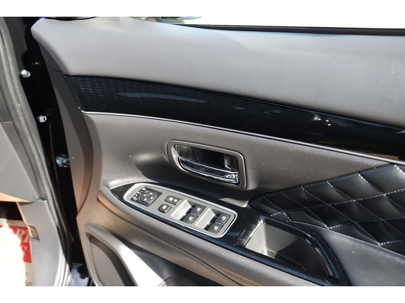 Mitsubishi 2.4H TWINMOTOR 13.8KWH EXCEED SUV 5DR PETROL PLUG-IN HYBRID CVT 4WD AUTO HEATED SEATS SAT NAV BLUETOOTH APPLE CARPLAY REAR CAM 2 OWNERS 42000 MILES SH 72-74 Mitcham Road