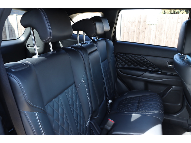 Mitsubishi 2.4H TWINMOTOR 13.8KWH EXCEED SUV 5DR PETROL PLUG-IN HYBRID CVT 4WD AUTO HEATED SEATS SAT NAV BLUETOOTH APPLE CARPLAY REAR CAM 2 OWNERS 42000 MILES SH 72-74 Mitcham Road