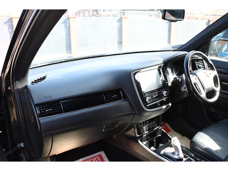 Mitsubishi 2.4H TWINMOTOR 13.8KWH EXCEED SUV 5DR PETROL PLUG-IN HYBRID CVT 4WD AUTO HEATED SEATS SAT NAV BLUETOOTH APPLE CARPLAY REAR CAM 2 OWNERS 42000 MILES SH 72-74 Mitcham Road