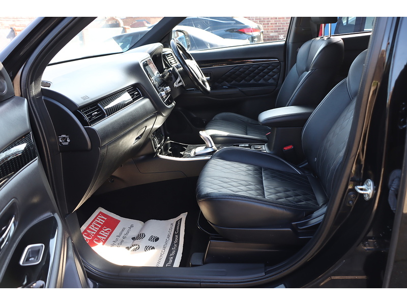 Mitsubishi 2.4H TWINMOTOR 13.8KWH EXCEED SUV 5DR PETROL PLUG-IN HYBRID CVT 4WD AUTO HEATED SEATS SAT NAV BLUETOOTH APPLE CARPLAY REAR CAM 2 OWNERS 42000 MILES SH 72-74 Mitcham Road