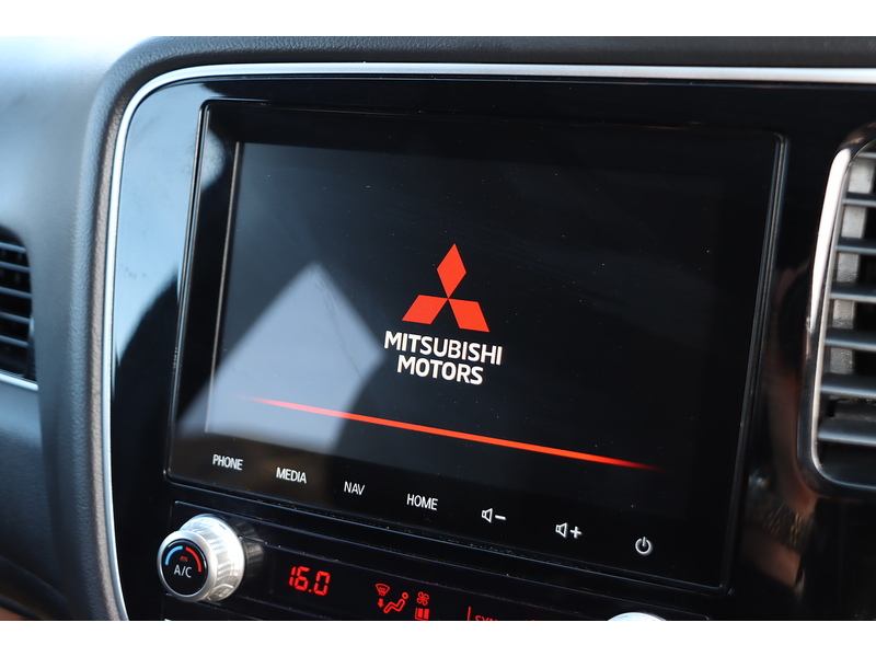 Mitsubishi 2.4H TWINMOTOR 13.8KWH EXCEED SUV 5DR PETROL PLUG-IN HYBRID CVT 4WD AUTO HEATED SEATS SAT NAV BLUETOOTH APPLE CARPLAY REAR CAM 2 OWNERS 42000 MILES SH 72-74 Mitcham Road