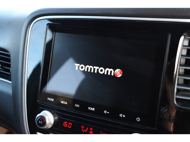 Mitsubishi 2.4H TWINMOTOR 13.8KWH EXCEED SUV 5DR PETROL PLUG-IN HYBRID CVT 4WD AUTO HEATED SEATS SAT NAV BLUETOOTH APPLE CARPLAY REAR CAM 2 OWNERS 42000 MILES SH 72-74 Mitcham Road