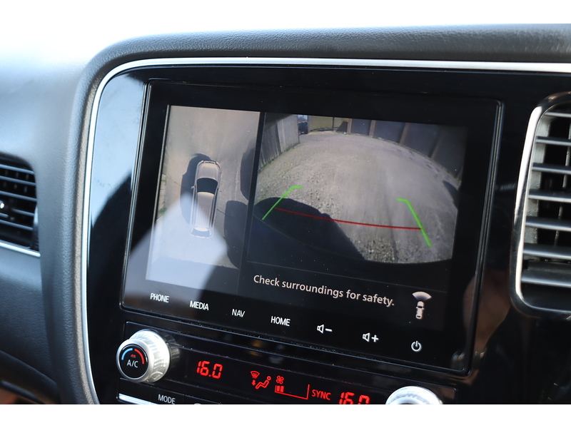 Mitsubishi 2.4H TWINMOTOR 13.8KWH EXCEED SUV 5DR PETROL PLUG-IN HYBRID CVT 4WD AUTO HEATED SEATS SAT NAV BLUETOOTH APPLE CARPLAY REAR CAM 2 OWNERS 42000 MILES SH 72-74 Mitcham Road