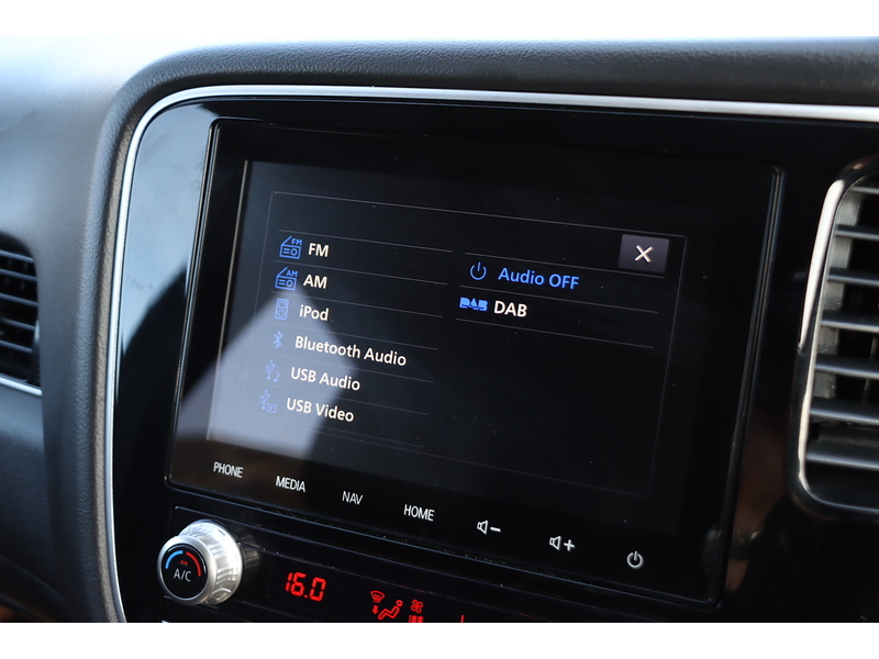 Mitsubishi 2.4H TWINMOTOR 13.8KWH EXCEED SUV 5DR PETROL PLUG-IN HYBRID CVT 4WD AUTO HEATED SEATS SAT NAV BLUETOOTH APPLE CARPLAY REAR CAM 2 OWNERS 42000 MILES SH 72-74 Mitcham Road