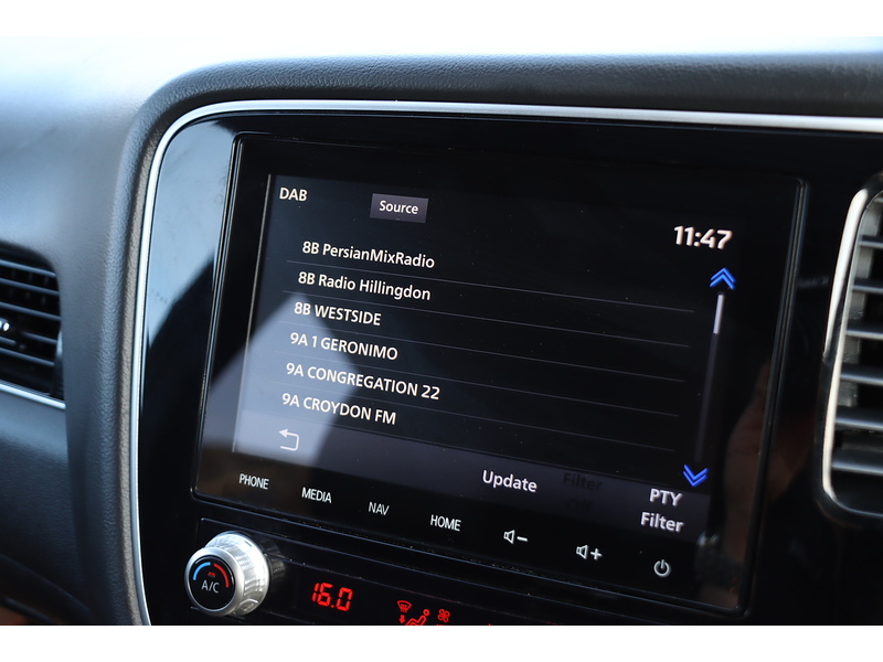 Mitsubishi 2.4H TWINMOTOR 13.8KWH EXCEED SUV 5DR PETROL PLUG-IN HYBRID CVT 4WD AUTO HEATED SEATS SAT NAV BLUETOOTH APPLE CARPLAY REAR CAM 2 OWNERS 42000 MILES SH 72-74 Mitcham Road