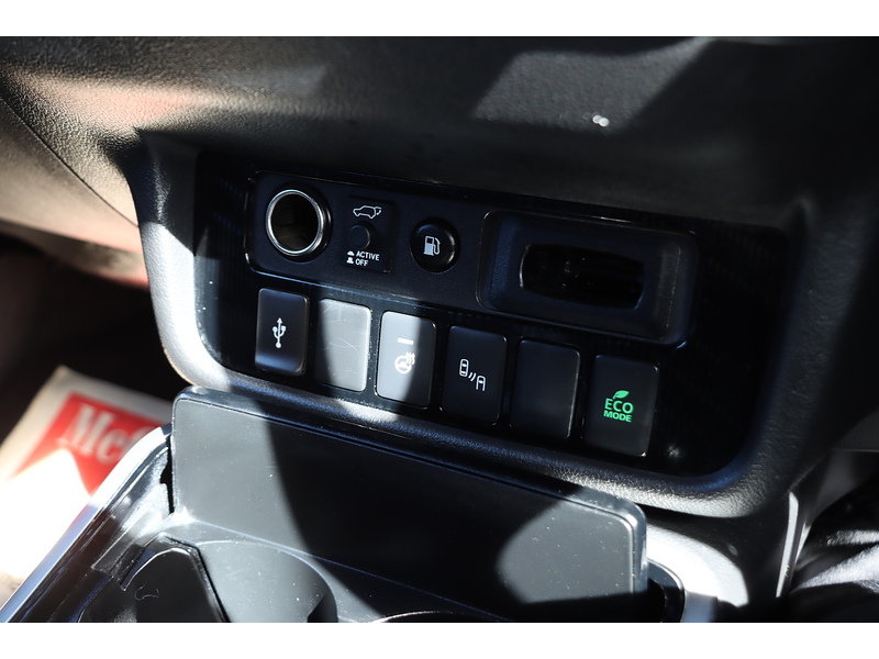 Mitsubishi 2.4H TWINMOTOR 13.8KWH EXCEED SUV 5DR PETROL PLUG-IN HYBRID CVT 4WD AUTO HEATED SEATS SAT NAV BLUETOOTH APPLE CARPLAY REAR CAM 2 OWNERS 42000 MILES SH 72-74 Mitcham Road