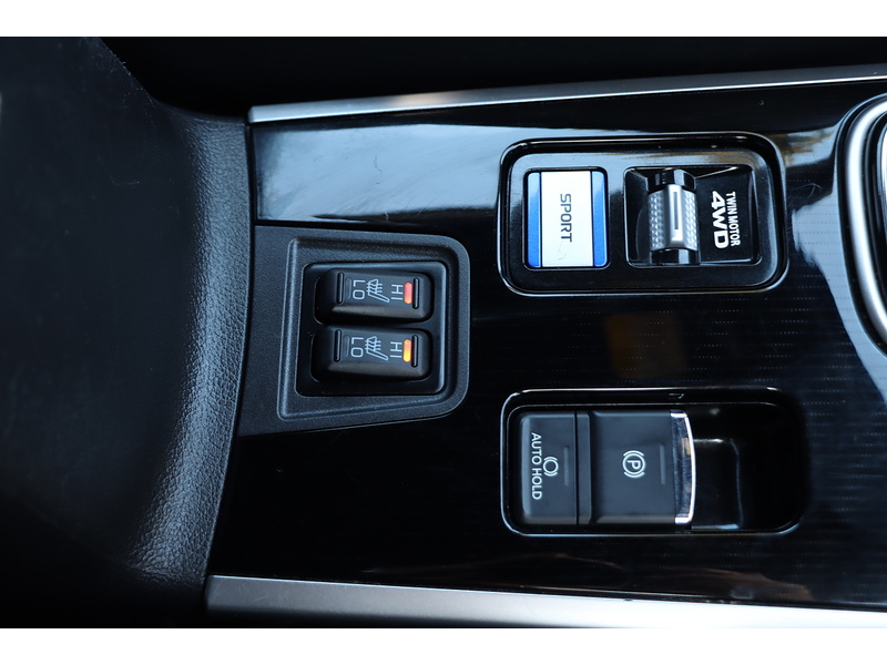 Mitsubishi 2.4H TWINMOTOR 13.8KWH EXCEED SUV 5DR PETROL PLUG-IN HYBRID CVT 4WD AUTO HEATED SEATS SAT NAV BLUETOOTH APPLE CARPLAY REAR CAM 2 OWNERS 42000 MILES SH 72-74 Mitcham Road