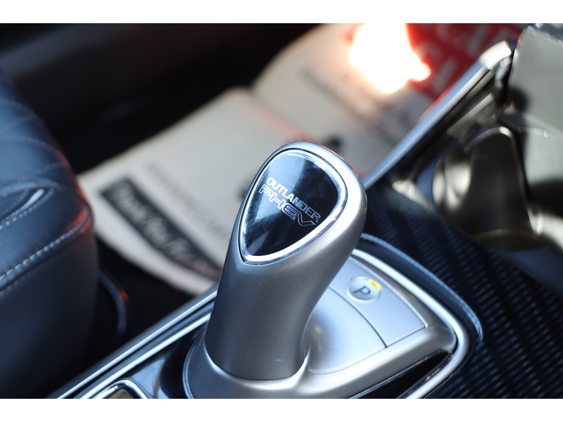 Mitsubishi 2.4H TWINMOTOR 13.8KWH EXCEED SUV 5DR PETROL PLUG-IN HYBRID CVT 4WD AUTO HEATED SEATS SAT NAV BLUETOOTH APPLE CARPLAY REAR CAM 2 OWNERS 42000 MILES SH 72-74 Mitcham Road