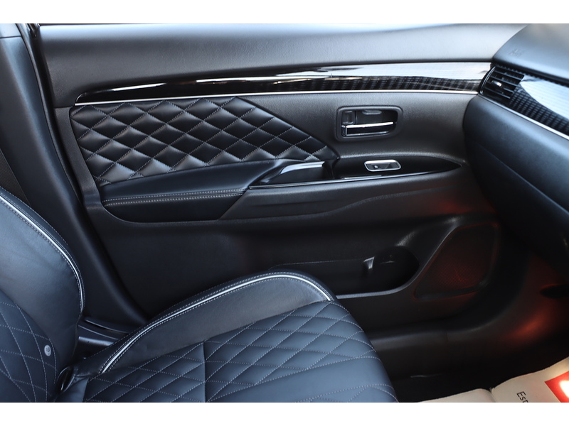 Mitsubishi 2.4H TWINMOTOR 13.8KWH EXCEED SUV 5DR PETROL PLUG-IN HYBRID CVT 4WD AUTO HEATED SEATS SAT NAV BLUETOOTH APPLE CARPLAY REAR CAM 2 OWNERS 42000 MILES SH 72-74 Mitcham Road