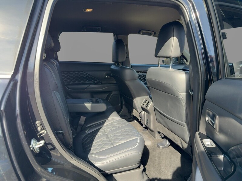 Mitsubishi 2.4H TWINMOTOR 13.8KWH EXCEED SUV 5DR PETROL PLUG-IN HYBRID CVT 4WD AUTO HEATED SEATS SAT NAV BLUETOOTH APPLE CARPLAY REAR CAM 2 OWNERS 42000 MILES SH 72-74 Mitcham Road