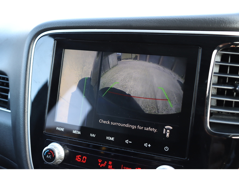 Mitsubishi 2.4H TWINMOTOR 13.8KWH EXCEED SUV 5DR PETROL PLUG-IN HYBRID CVT 4WD AUTO HEATED SEATS SAT NAV BLUETOOTH APPLE CARPLAY REAR CAM 2 OWNERS 42000 MILES SH 72-74 Mitcham Road