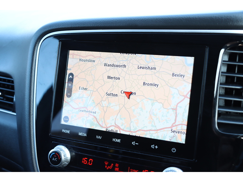 Mitsubishi 2.4H TWINMOTOR 13.8KWH EXCEED SUV 5DR PETROL PLUG-IN HYBRID CVT 4WD AUTO HEATED SEATS SAT NAV BLUETOOTH APPLE CARPLAY REAR CAM 2 OWNERS 42000 MILES SH 72-74 Mitcham Road