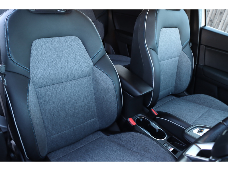 Renault 1.6 E-TECH 9.8KWH LAUNCH EDITION SUV 5DR PETROL PLUG-IN HYBRID AUTO SATNAV BLUETOOTH DAB STEREO APPLE CARPLAY PARKING AIDS JUST 1 OWNER FSH 5 SERVICES 72-74 Mitcham Road