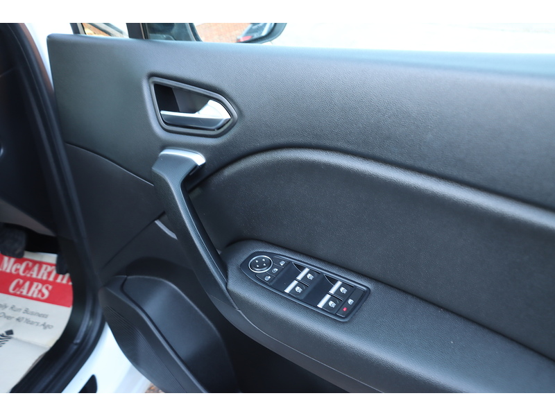 Renault 1.6 E-TECH 9.8KWH LAUNCH EDITION SUV 5DR PETROL PLUG-IN HYBRID AUTO SATNAV BLUETOOTH DAB STEREO APPLE CARPLAY PARKING AIDS JUST 1 OWNER FSH 5 SERVICES 72-74 Mitcham Road