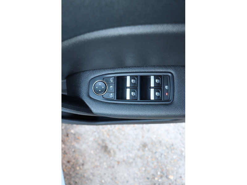 Renault 1.6 E-TECH 9.8KWH LAUNCH EDITION SUV 5DR PETROL PLUG-IN HYBRID AUTO SATNAV BLUETOOTH DAB STEREO APPLE CARPLAY PARKING AIDS JUST 1 OWNER FSH 5 SERVICES 72-74 Mitcham Road