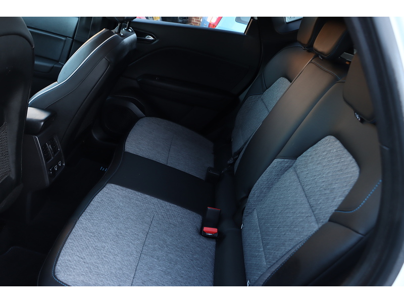 Renault 1.6 E-TECH 9.8KWH LAUNCH EDITION SUV 5DR PETROL PLUG-IN HYBRID AUTO SATNAV BLUETOOTH DAB STEREO APPLE CARPLAY PARKING AIDS JUST 1 OWNER FSH 5 SERVICES 72-74 Mitcham Road