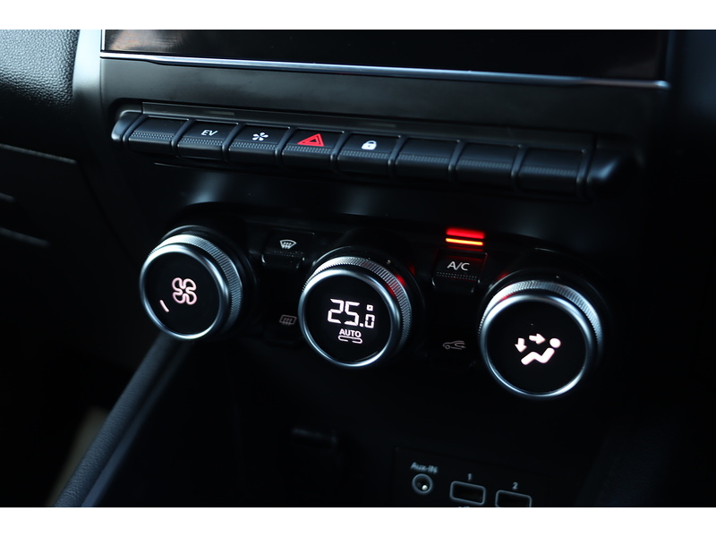 Renault 1.6 E-TECH 9.8KWH LAUNCH EDITION SUV 5DR PETROL PLUG-IN HYBRID AUTO SATNAV BLUETOOTH DAB STEREO APPLE CARPLAY PARKING AIDS JUST 1 OWNER FSH 5 SERVICES 72-74 Mitcham Road