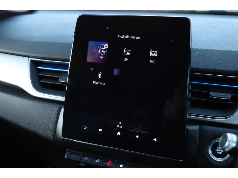 Renault 1.6 E-TECH 9.8KWH LAUNCH EDITION SUV 5DR PETROL PLUG-IN HYBRID AUTO SATNAV BLUETOOTH DAB STEREO APPLE CARPLAY PARKING AIDS JUST 1 OWNER FSH 5 SERVICES 72-74 Mitcham Road