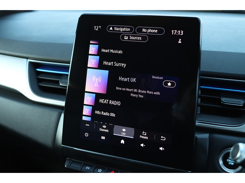 Renault 1.6 E-TECH 9.8KWH LAUNCH EDITION SUV 5DR PETROL PLUG-IN HYBRID AUTO SATNAV BLUETOOTH DAB STEREO APPLE CARPLAY PARKING AIDS JUST 1 OWNER FSH 5 SERVICES 72-74 Mitcham Road