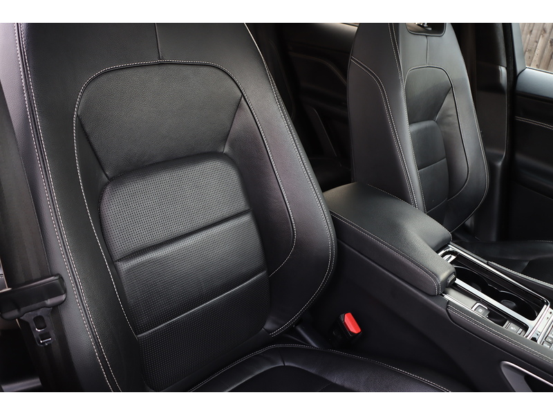 Jaguar 2.0 P300 R-SPORT SUV 5DR PETROL AWD AUTO SUNROOF HEATED SEATS SAT NAV BLUETOOTH DAB STEREO REAR CAMERA PARKING AIDS ONLY 59000 MILES FSH 6 SERVICES 72-74 Mitcham Road