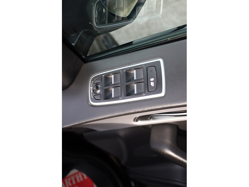 Jaguar 2.0 P300 R-SPORT SUV 5DR PETROL AWD AUTO SUNROOF HEATED SEATS SAT NAV BLUETOOTH DAB STEREO REAR CAMERA PARKING AIDS ONLY 59000 MILES FSH 6 SERVICES 72-74 Mitcham Road