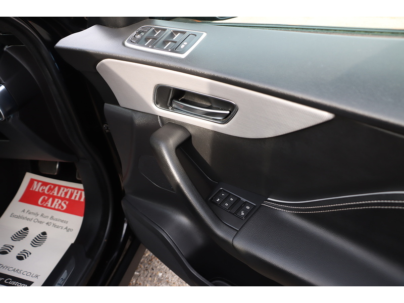 Jaguar 2.0 P300 R-SPORT SUV 5DR PETROL AWD AUTO SUNROOF HEATED SEATS SAT NAV BLUETOOTH DAB STEREO REAR CAMERA PARKING AIDS ONLY 59000 MILES FSH 6 SERVICES 72-74 Mitcham Road