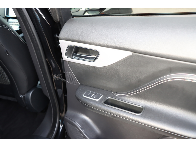 Jaguar 2.0 P300 R-SPORT SUV 5DR PETROL AWD AUTO SUNROOF HEATED SEATS SAT NAV BLUETOOTH DAB STEREO REAR CAMERA PARKING AIDS ONLY 59000 MILES FSH 6 SERVICES 72-74 Mitcham Road