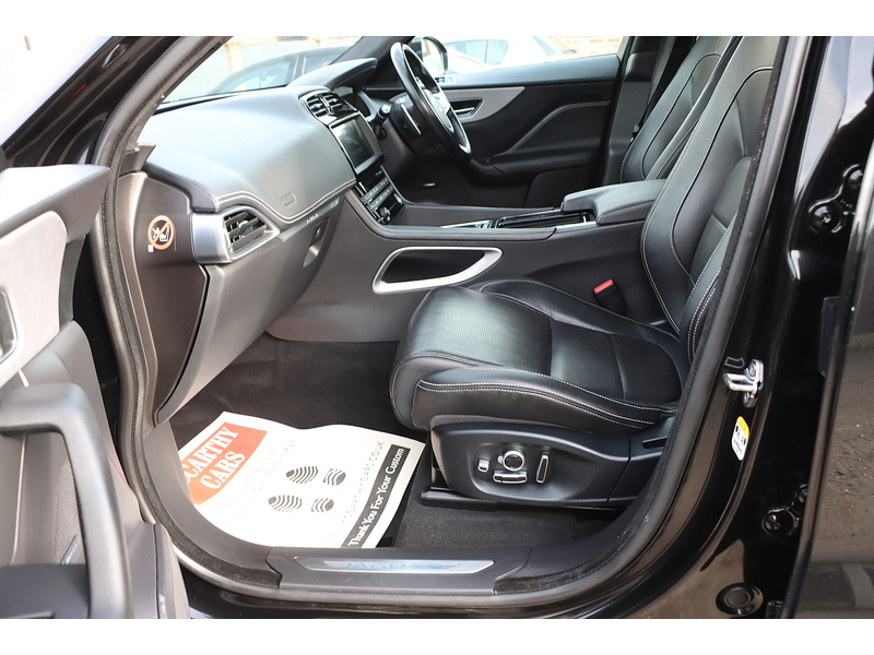 Jaguar 2.0 P300 R-SPORT SUV 5DR PETROL AWD AUTO SUNROOF HEATED SEATS SAT NAV BLUETOOTH DAB STEREO REAR CAMERA PARKING AIDS ONLY 59000 MILES FSH 6 SERVICES 72-74 Mitcham Road