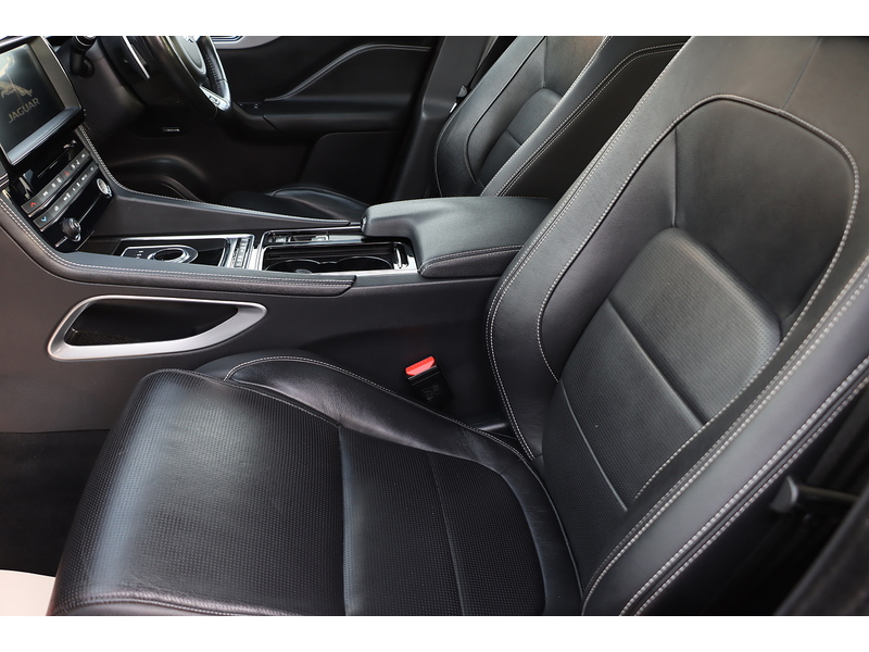 Jaguar 2.0 P300 R-SPORT SUV 5DR PETROL AWD AUTO SUNROOF HEATED SEATS SAT NAV BLUETOOTH DAB STEREO REAR CAMERA PARKING AIDS ONLY 59000 MILES FSH 6 SERVICES 72-74 Mitcham Road