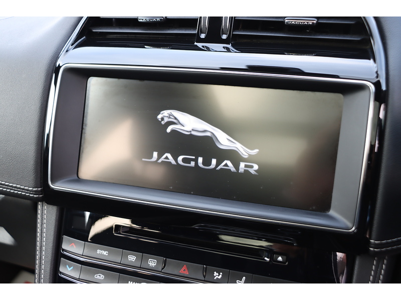 Jaguar 2.0 P300 R-SPORT SUV 5DR PETROL AWD AUTO SUNROOF HEATED SEATS SAT NAV BLUETOOTH DAB STEREO REAR CAMERA PARKING AIDS ONLY 59000 MILES FSH 6 SERVICES 72-74 Mitcham Road