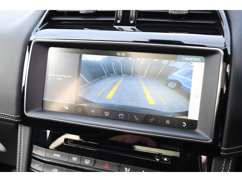 Jaguar 2.0 P300 R-SPORT SUV 5DR PETROL AWD AUTO SUNROOF HEATED SEATS SAT NAV BLUETOOTH DAB STEREO REAR CAMERA PARKING AIDS ONLY 59000 MILES FSH 6 SERVICES 72-74 Mitcham Road