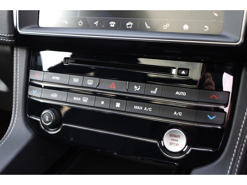 Jaguar 2.0 P300 R-SPORT SUV 5DR PETROL AWD AUTO SUNROOF HEATED SEATS SAT NAV BLUETOOTH DAB STEREO REAR CAMERA PARKING AIDS ONLY 59000 MILES FSH 6 SERVICES 72-74 Mitcham Road