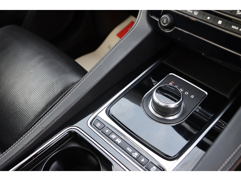 Jaguar 2.0 P300 R-SPORT SUV 5DR PETROL AWD AUTO SUNROOF HEATED SEATS SAT NAV BLUETOOTH DAB STEREO REAR CAMERA PARKING AIDS ONLY 59000 MILES FSH 6 SERVICES 72-74 Mitcham Road