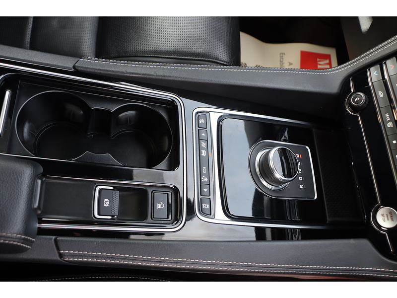 Jaguar 2.0 P300 R-SPORT SUV 5DR PETROL AWD AUTO SUNROOF HEATED SEATS SAT NAV BLUETOOTH DAB STEREO REAR CAMERA PARKING AIDS ONLY 59000 MILES FSH 6 SERVICES 72-74 Mitcham Road