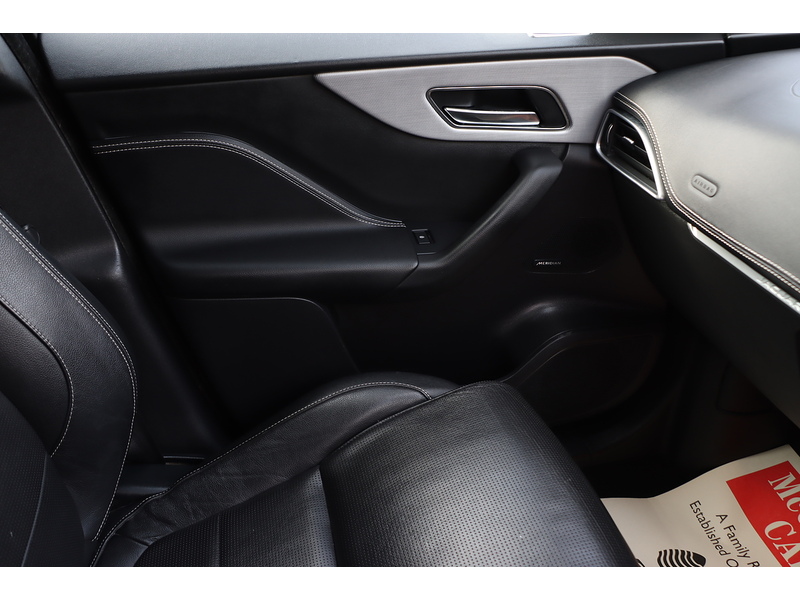 Jaguar 2.0 P300 R-SPORT SUV 5DR PETROL AWD AUTO SUNROOF HEATED SEATS SAT NAV BLUETOOTH DAB STEREO REAR CAMERA PARKING AIDS ONLY 59000 MILES FSH 6 SERVICES 72-74 Mitcham Road