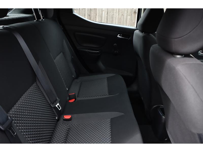 Nissan 1.0 IG ACENTA HATCHBACK 5DR PETROL MANUAL SATNAV BLUETOOTH DAB STEREO APPLE CARPLAY AIR CON PARKING AIDS JUST 2 OWNERS ONLY 52000 MILES FSH 6 SERVICES 72-74 Mitcham Road