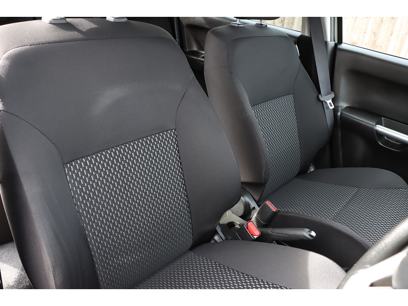 Suzuki 1.2 DUALJET MHEV SZ3 HATCHBACK 5DR PETROL HYBRID MANUAL BLUETOOTH DAB STEREO CD PLAYER USB INPUT 1 OWNER FROM NEW ONLY 19000 MILES SH NO ULEZ CHARGE 72-74 Mitcham Road