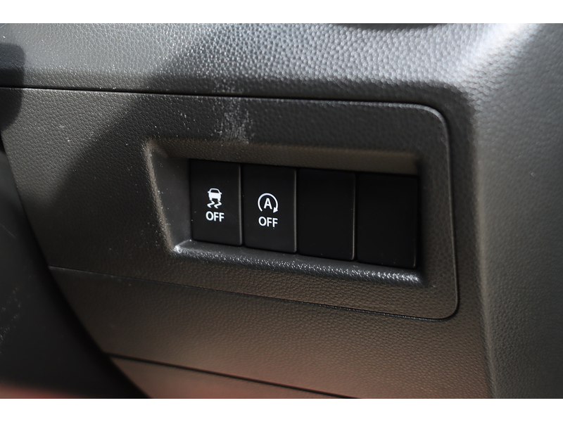 Suzuki 1.2 DUALJET MHEV SZ3 HATCHBACK 5DR PETROL HYBRID MANUAL BLUETOOTH DAB STEREO CD PLAYER USB INPUT 1 OWNER FROM NEW ONLY 19000 MILES SH NO ULEZ CHARGE 72-74 Mitcham Road